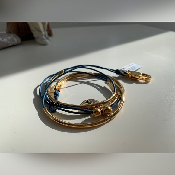 Lizzy James Girlfriend Tree of Life Blue Bracelet - Picture 1 of 5